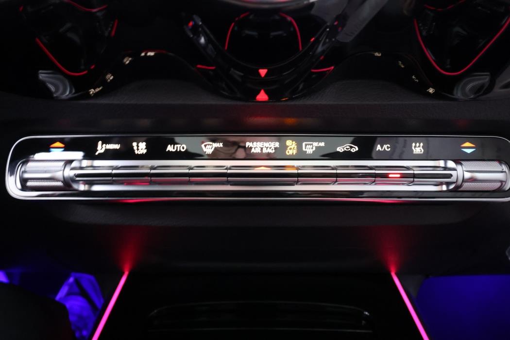 MERCEDES-BENZ EQB 2023