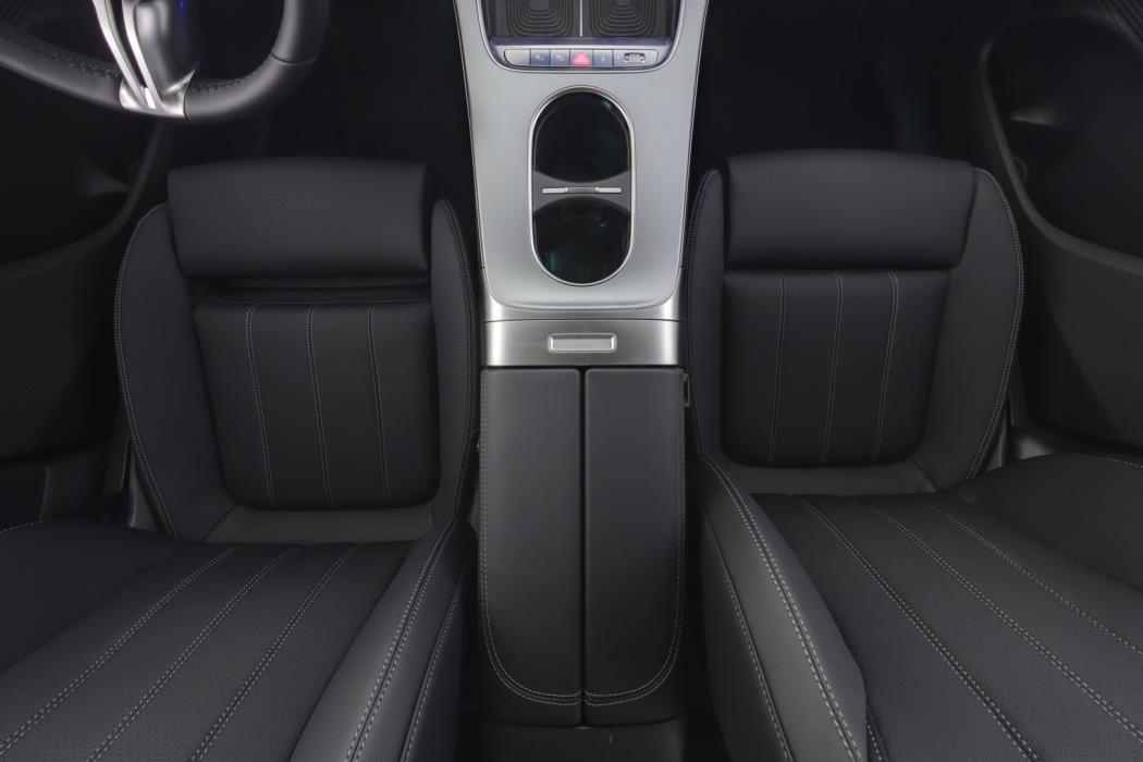 MERCEDES-BENZ GLC 2026