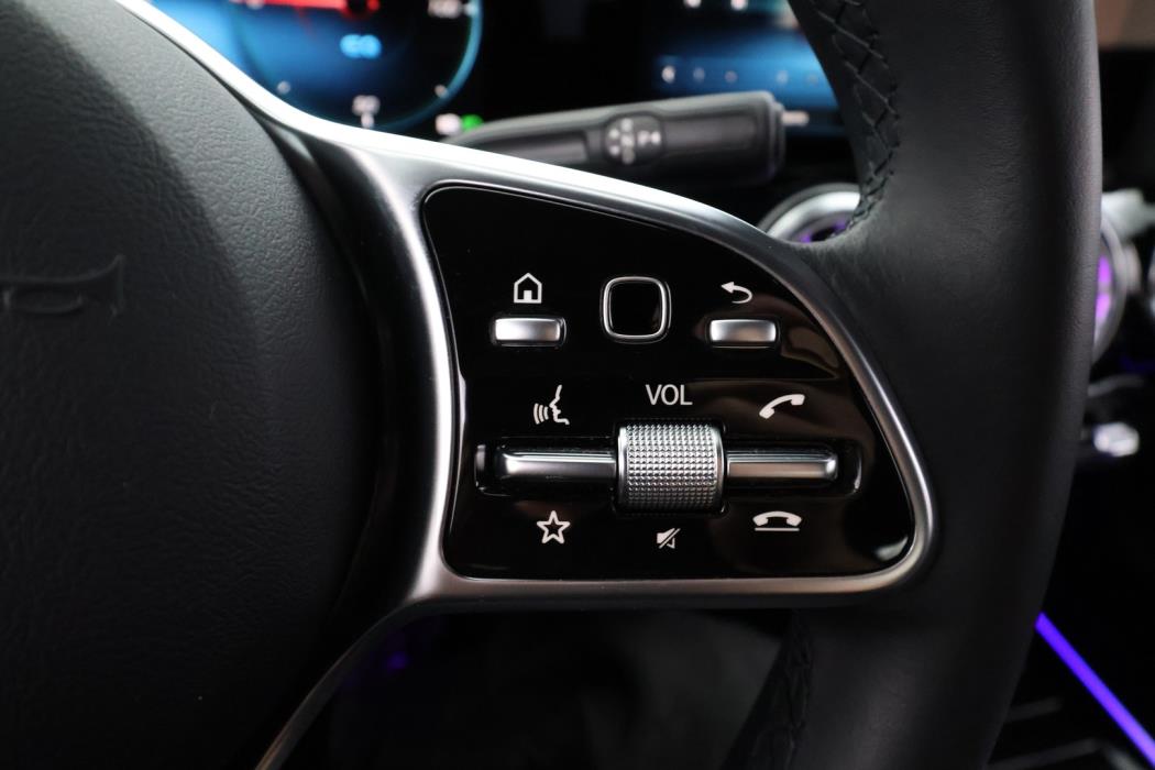 MERCEDES-BENZ EQA 2024