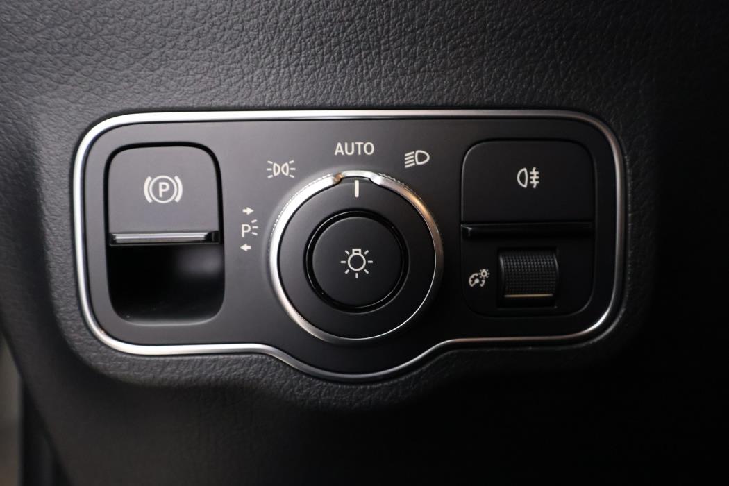 MERCEDES-BENZ EQA 2024