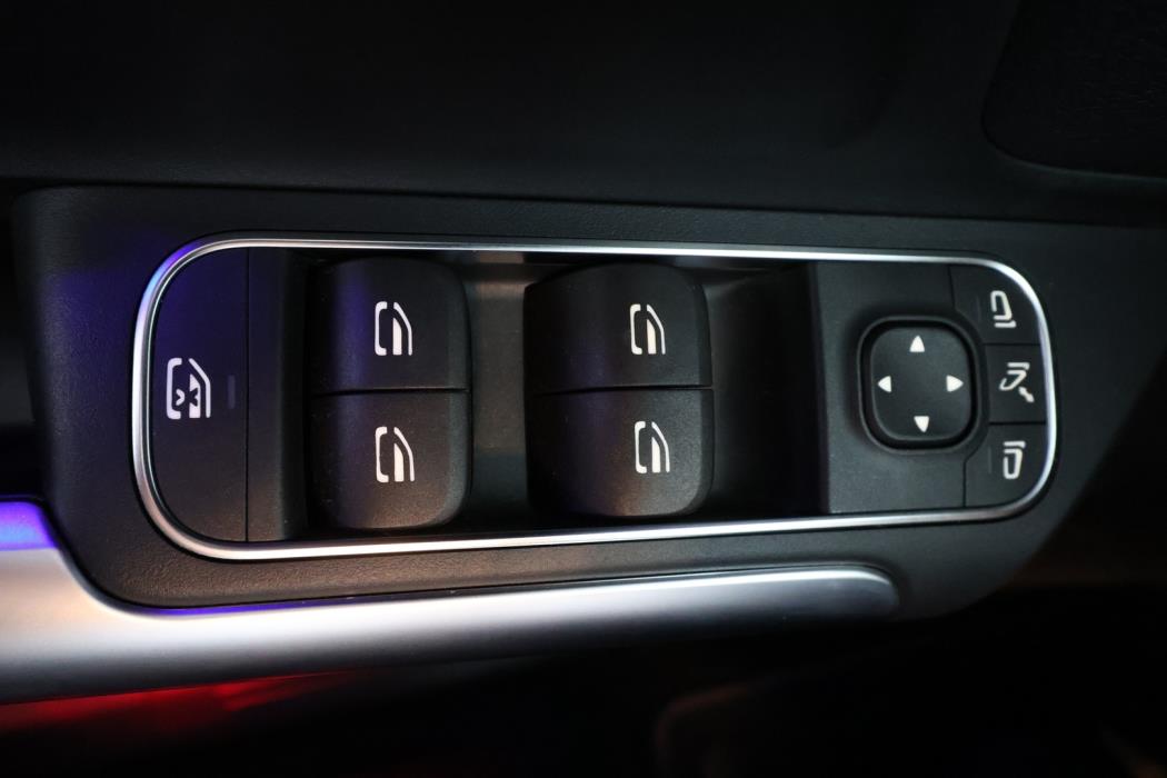 MERCEDES-BENZ EQA 2024