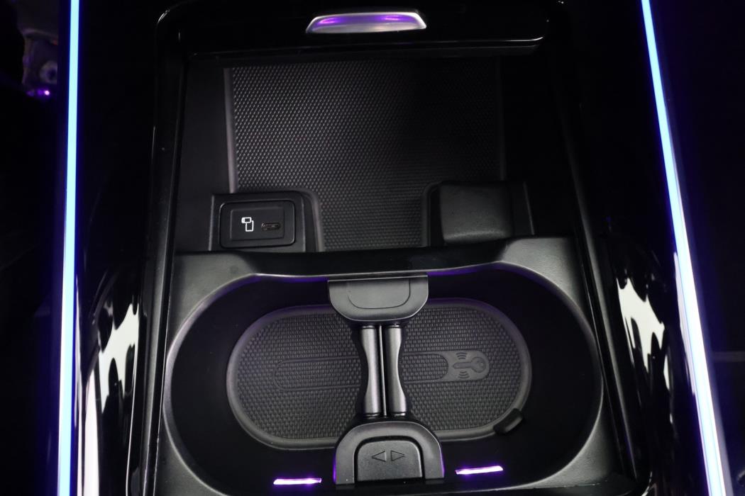 MERCEDES-BENZ EQA 2024