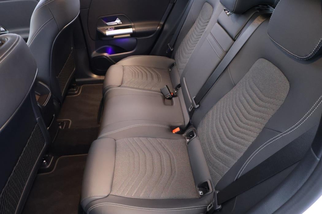 MERCEDES-BENZ EQA 2024