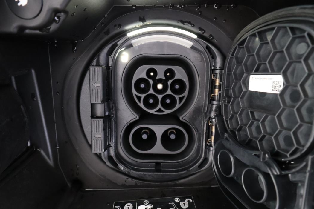 MERCEDES-BENZ EQA 2024