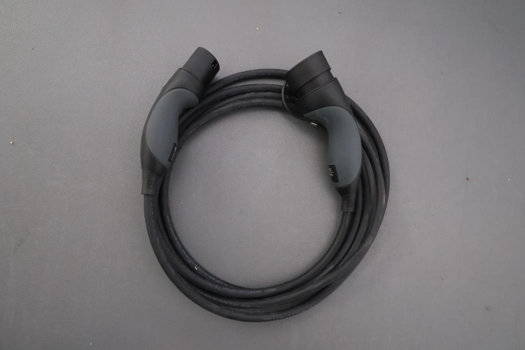 MERCEDES-BENZ EQA 2024