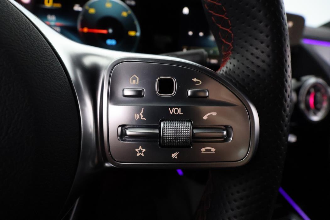 MERCEDES-BENZ EQA 2024