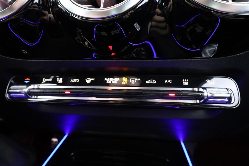 MERCEDES-BENZ EQA 2024