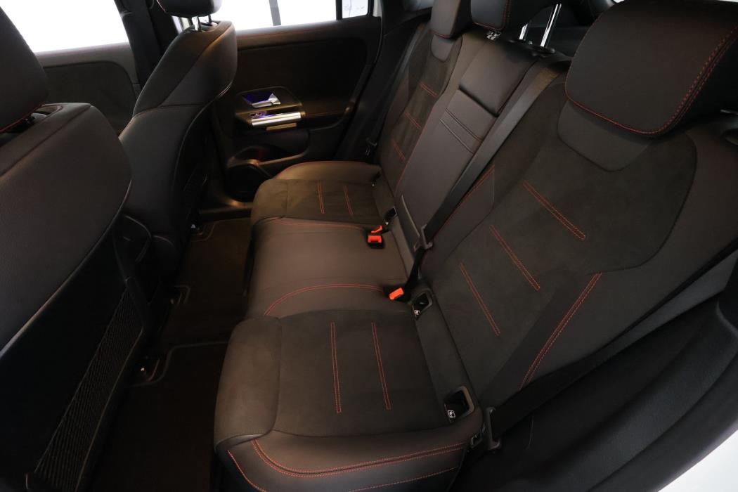 MERCEDES-BENZ EQA 2024