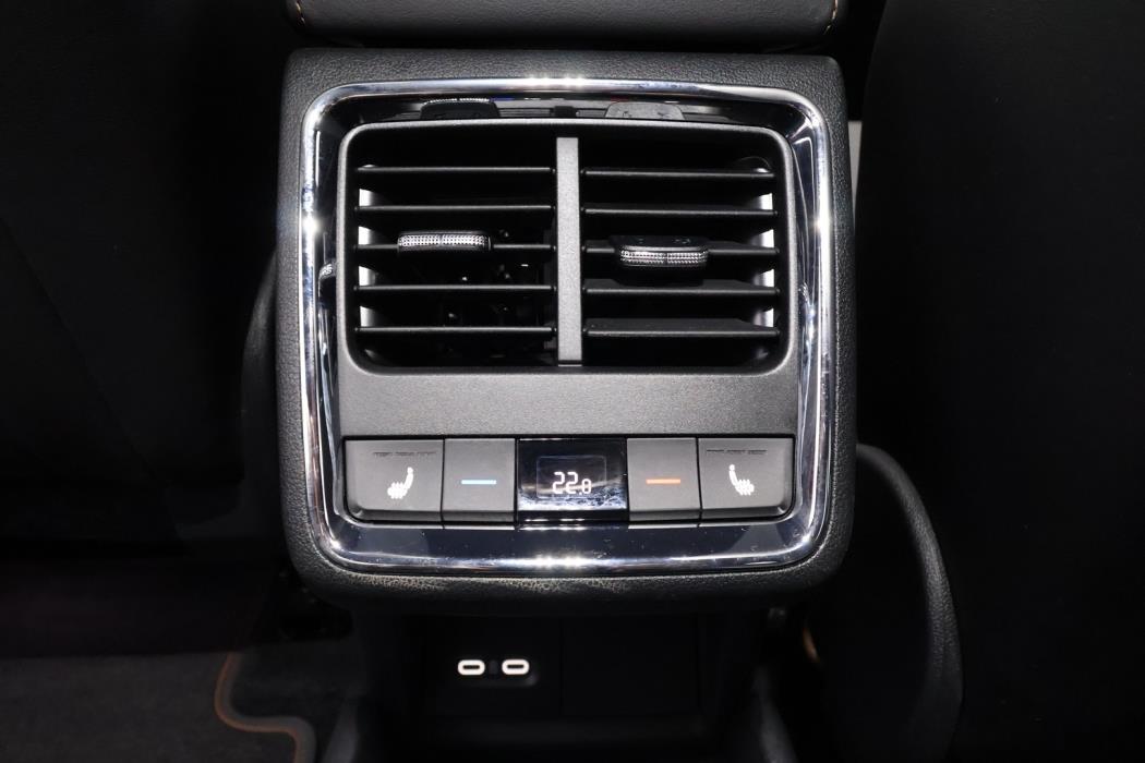 SKODA Enyaq 2025