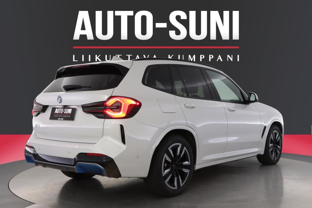 BMW iX3 2023