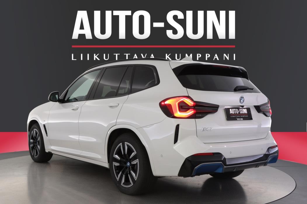 BMW iX3 2023