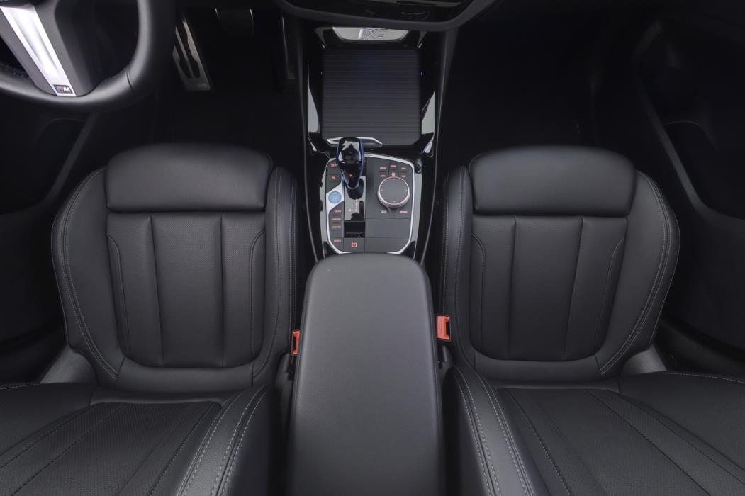 BMW iX3 2023