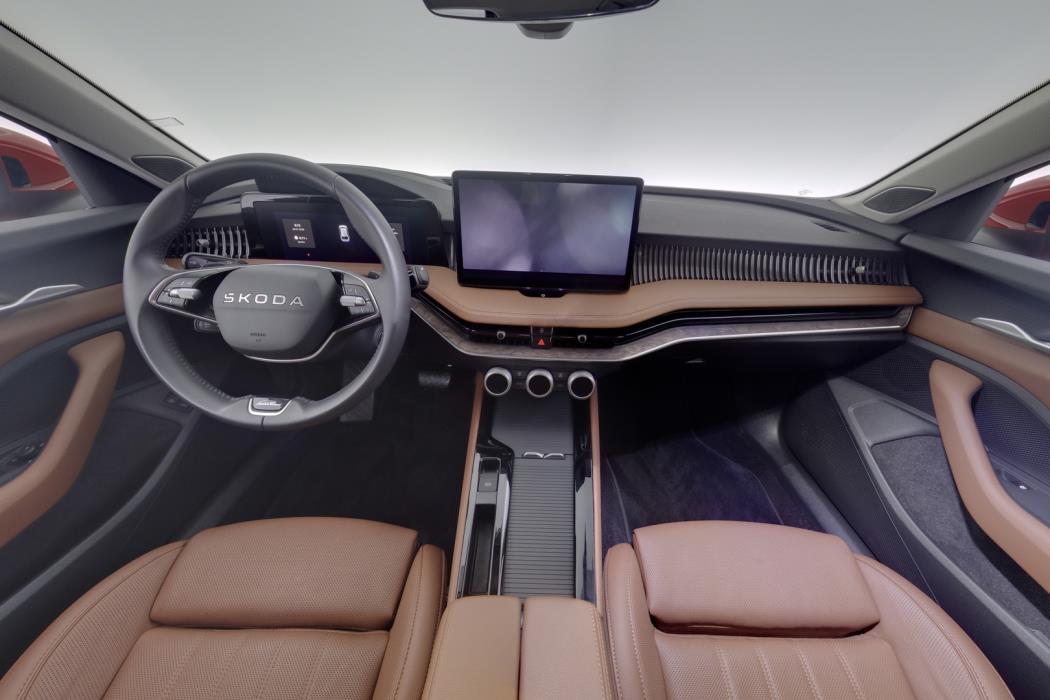 SKODA Superb 2025