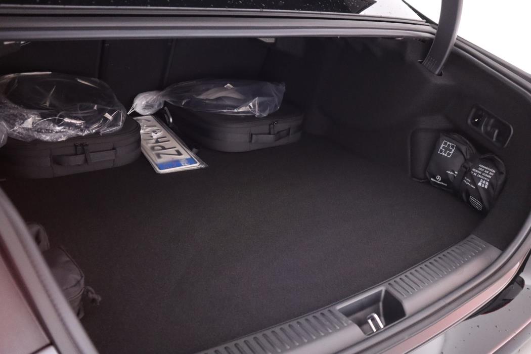 MERCEDES-BENZ E 2025