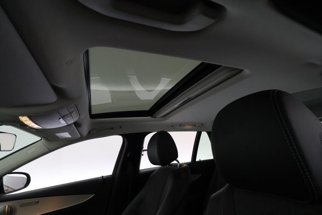 MERCEDES-BENZ E 2022