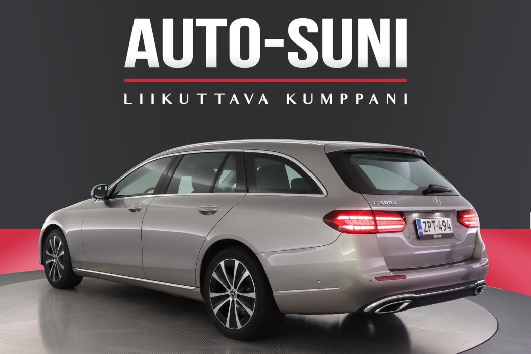 MERCEDES-BENZ E 2022