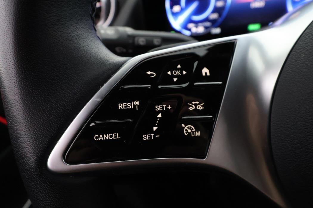 MERCEDES-BENZ EQA 2025