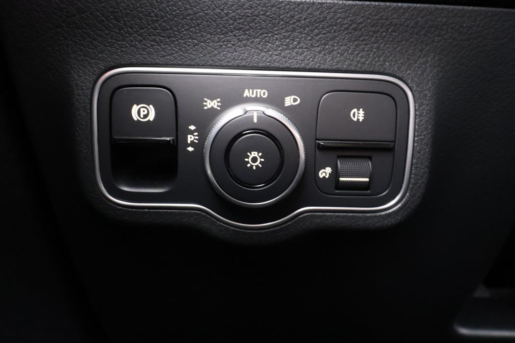 MERCEDES-BENZ EQA 2025