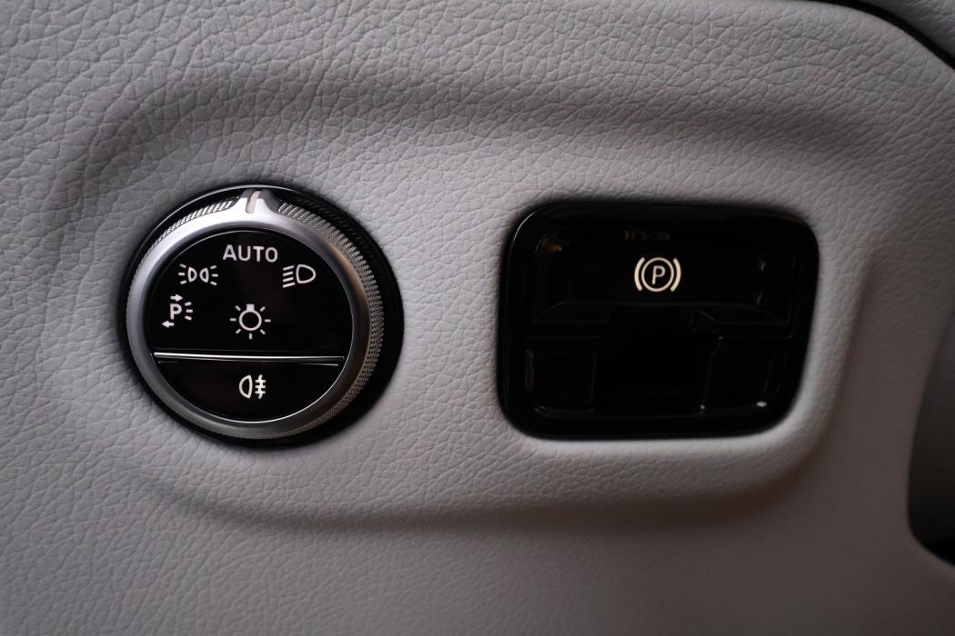 MERCEDES-BENZ EQE SUV 2023