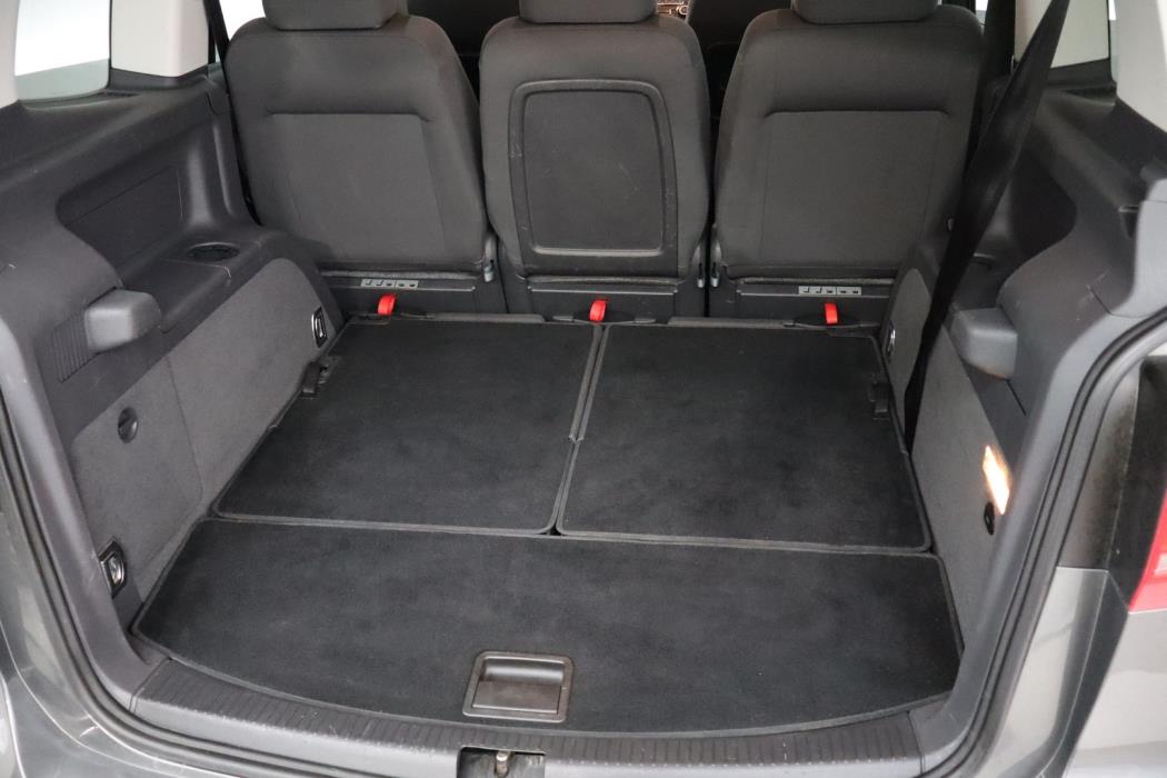 VOLKSWAGEN Touran 2011