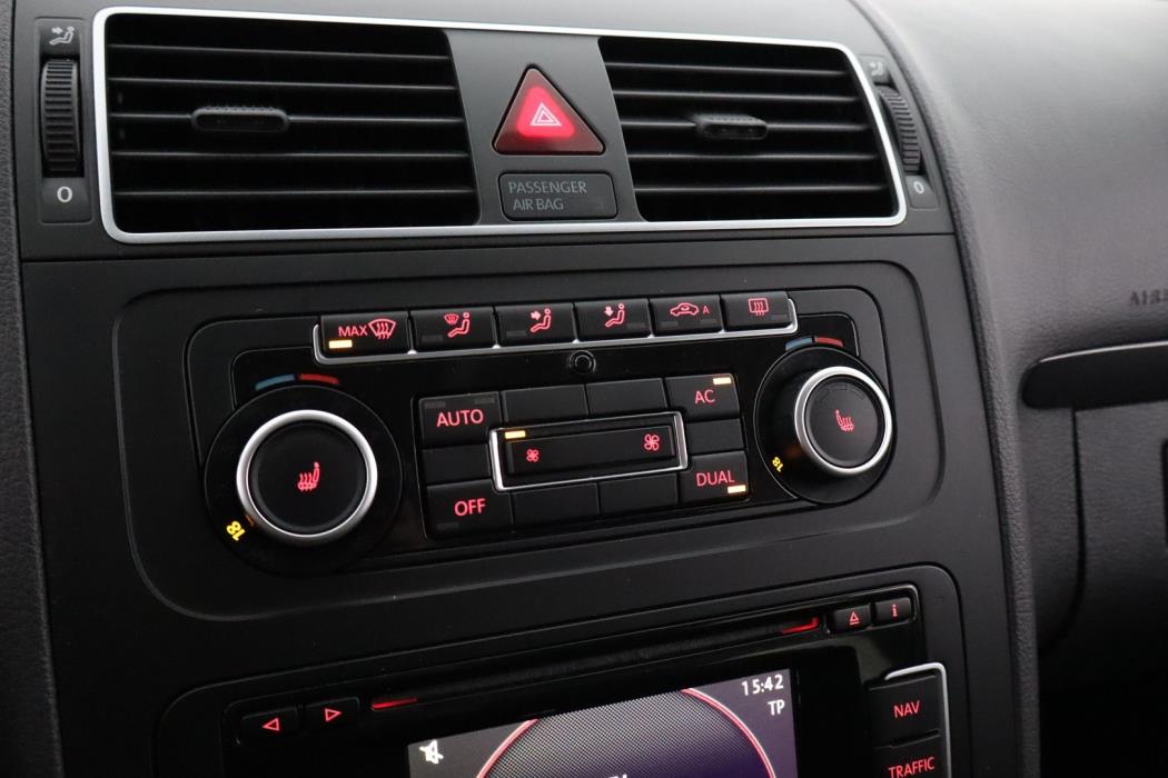 VOLKSWAGEN Touran 2011