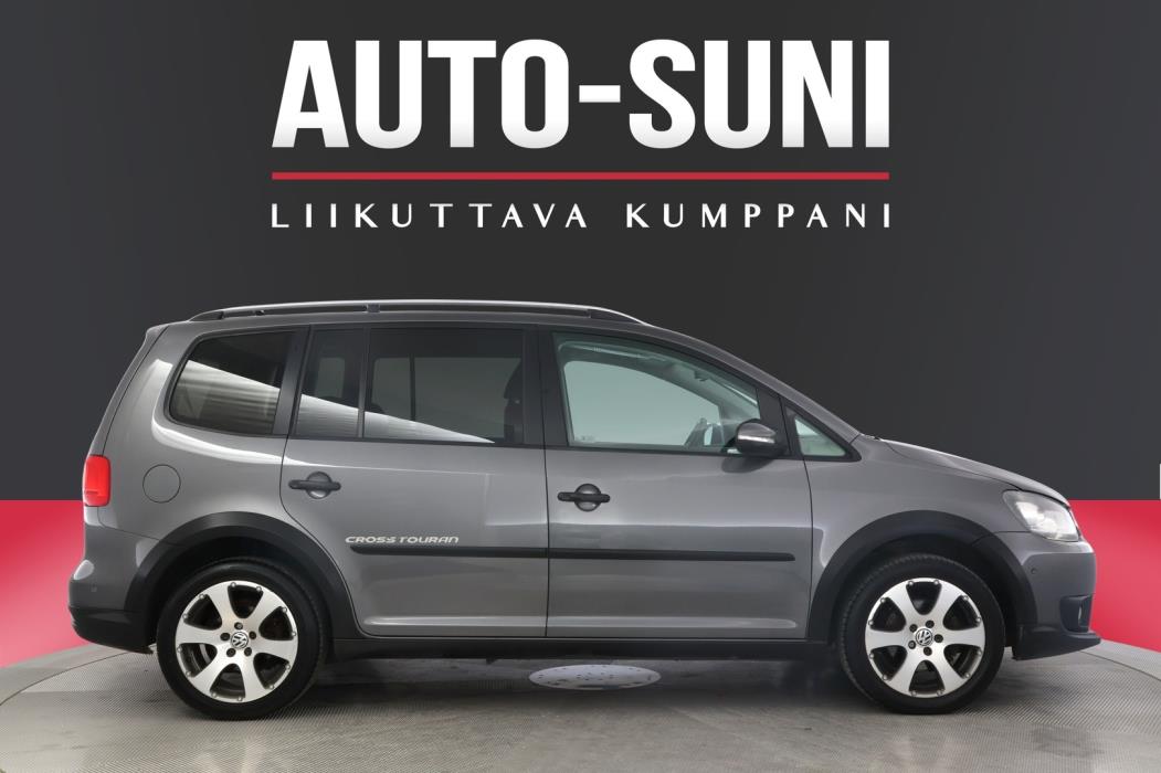 VOLKSWAGEN Touran 2011