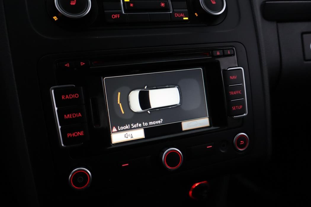 VOLKSWAGEN Touran 2011