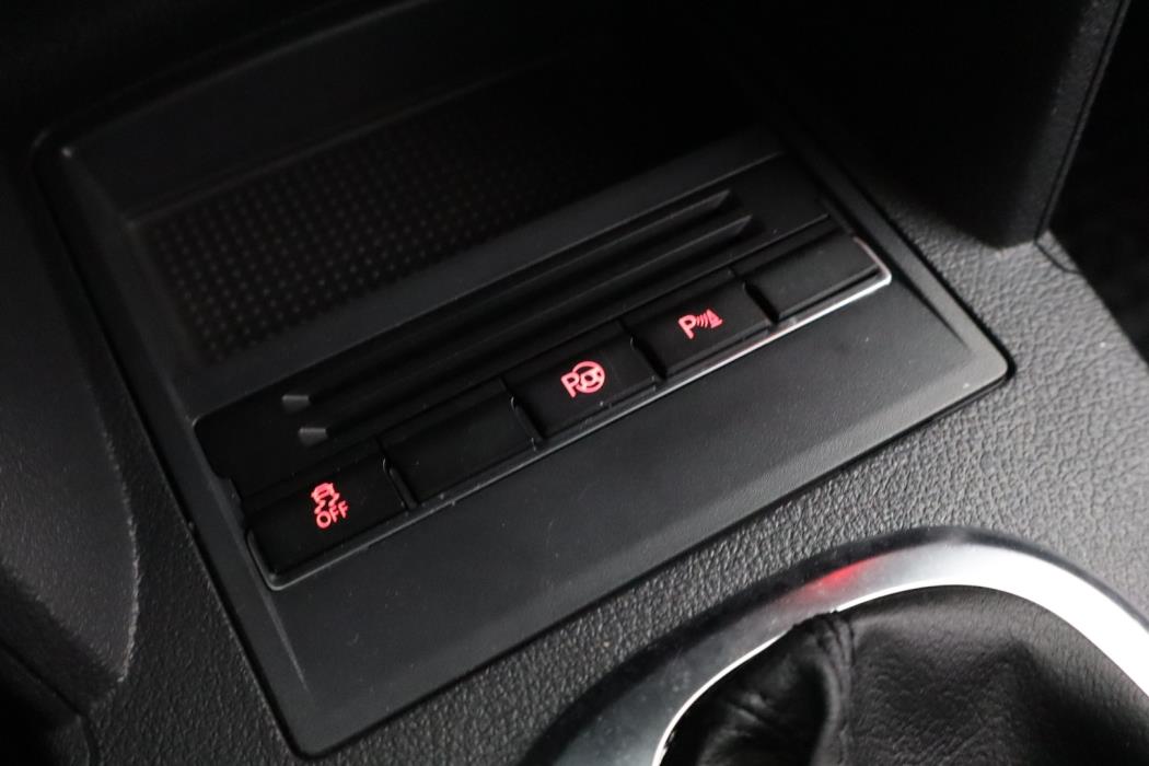 VOLKSWAGEN Touran 2011