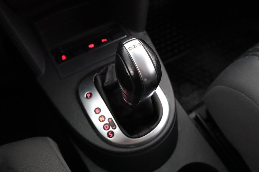 VOLKSWAGEN Touran 2011