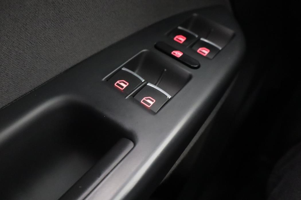 VOLKSWAGEN Touran 2011