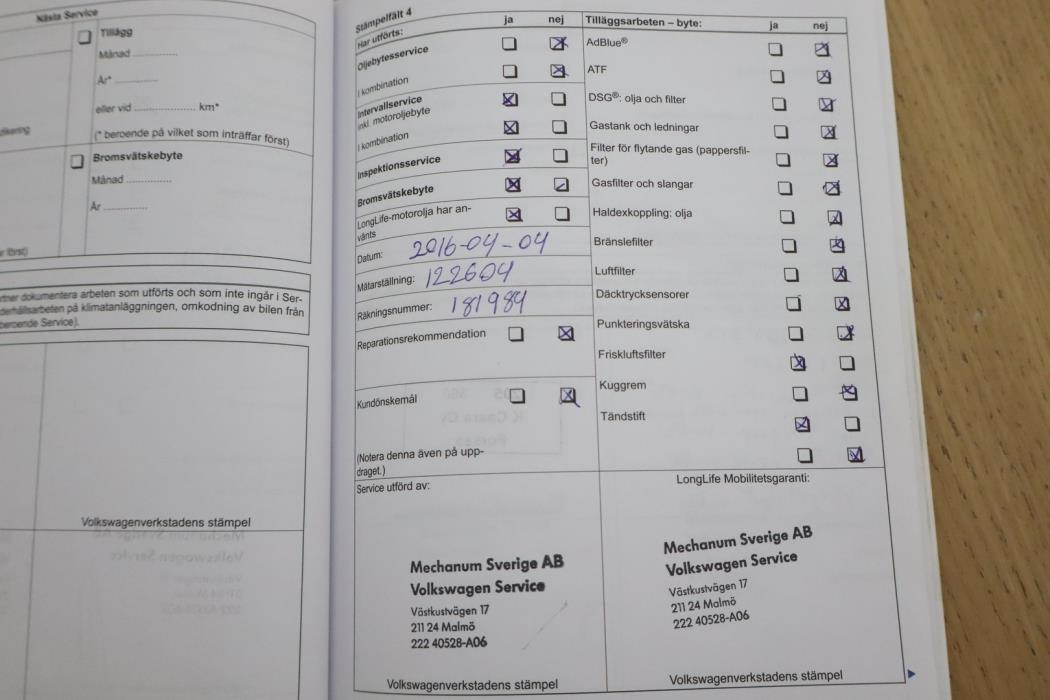 VOLKSWAGEN Touran 2011