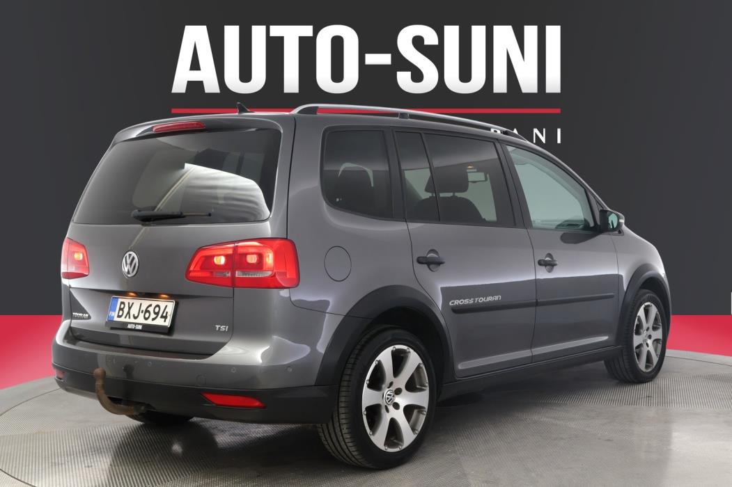 VOLKSWAGEN Touran 2011