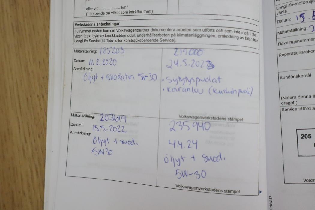 VOLKSWAGEN Touran 2011