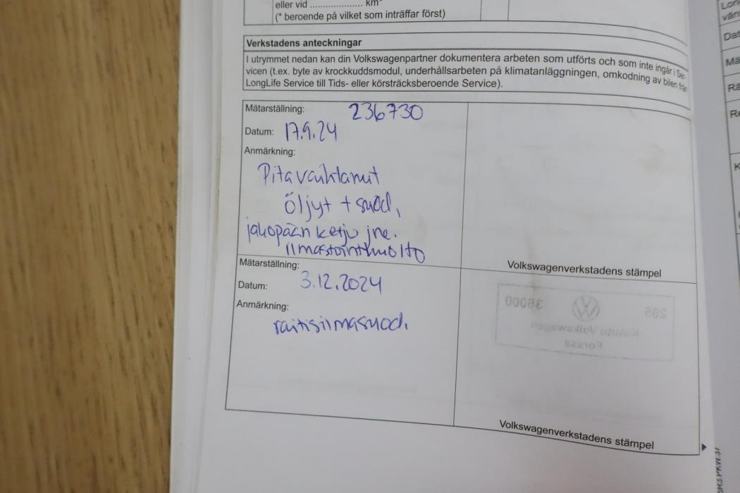 VOLKSWAGEN Touran 2011