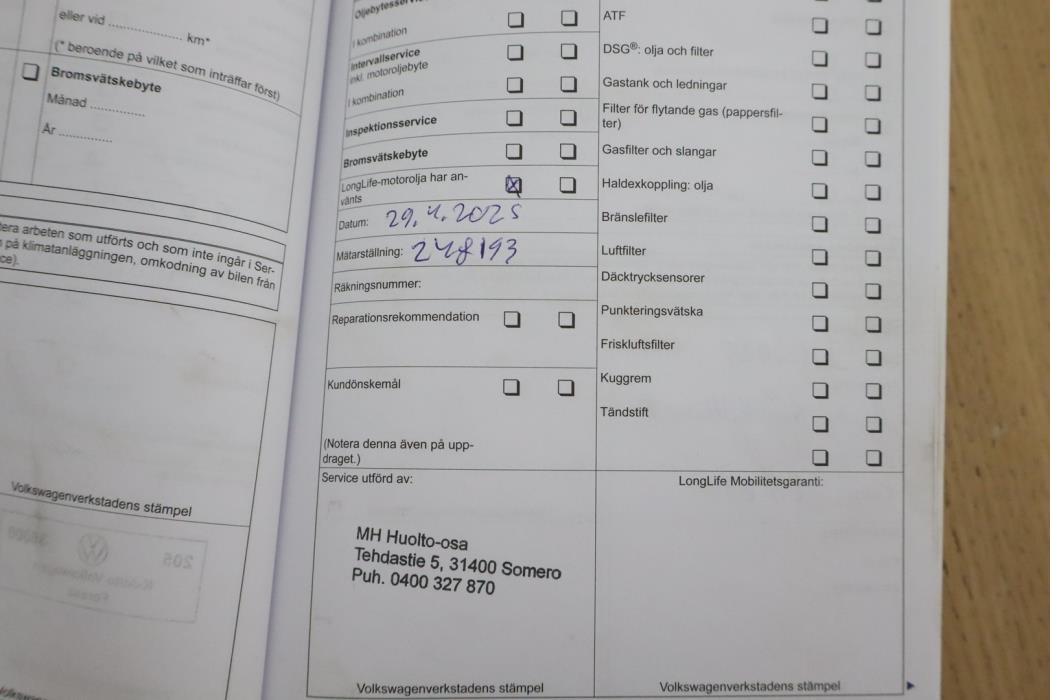 VOLKSWAGEN Touran 2011