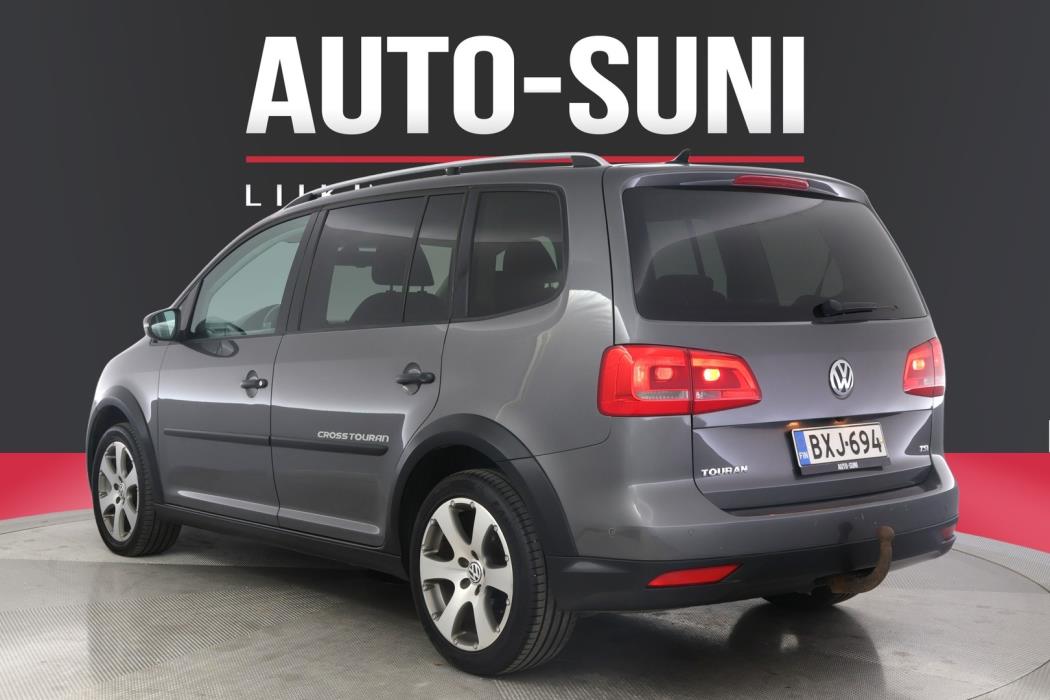 VOLKSWAGEN Touran 2011