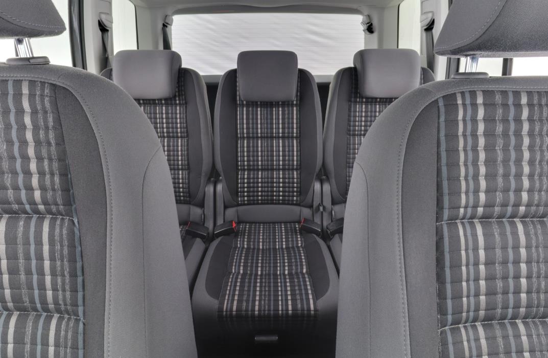 VOLKSWAGEN Touran 2011