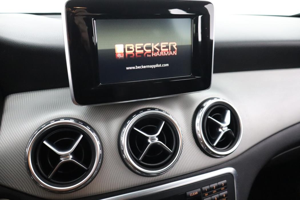 MERCEDES-BENZ GLA 2015
