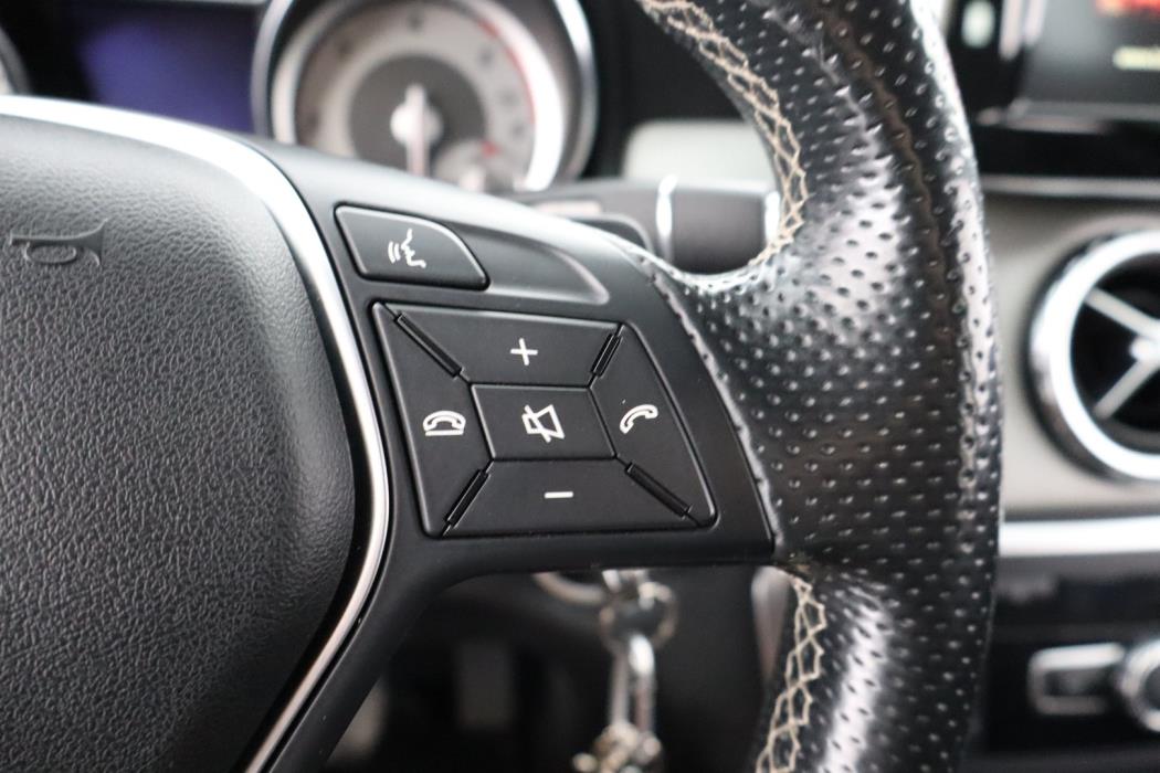 MERCEDES-BENZ GLA 2015