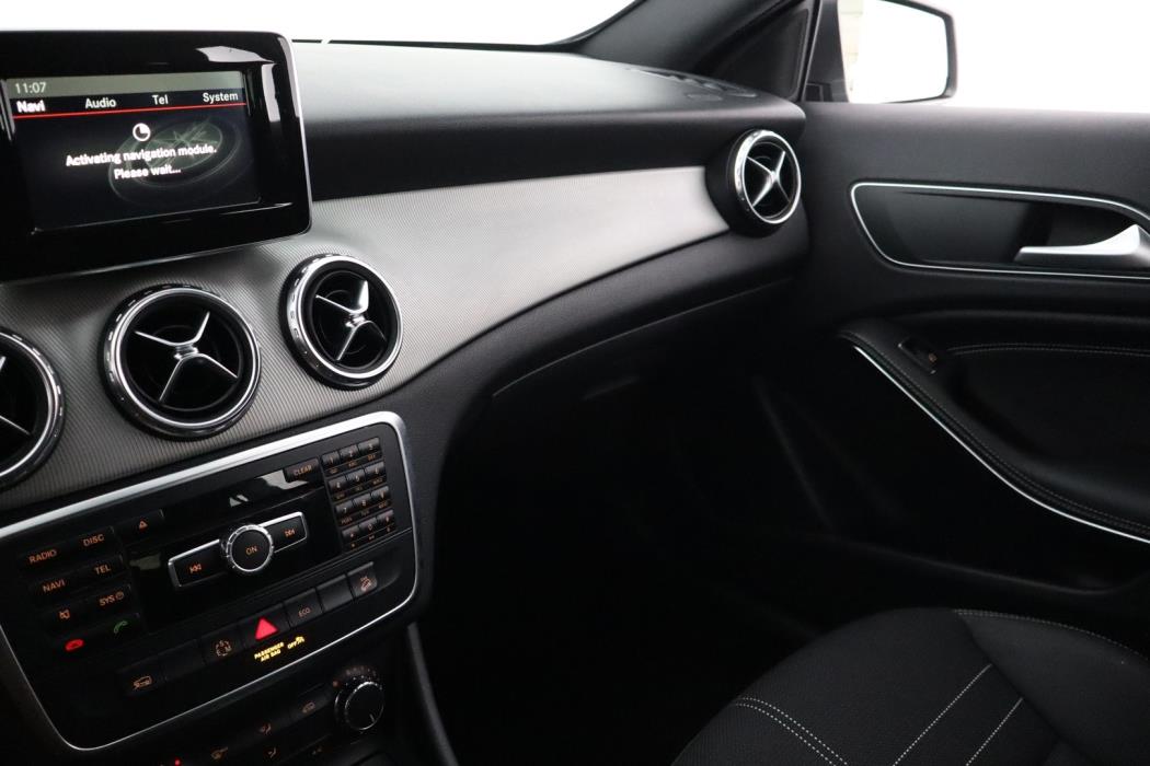 MERCEDES-BENZ GLA 2015