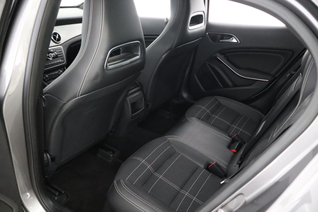 MERCEDES-BENZ GLA 2015