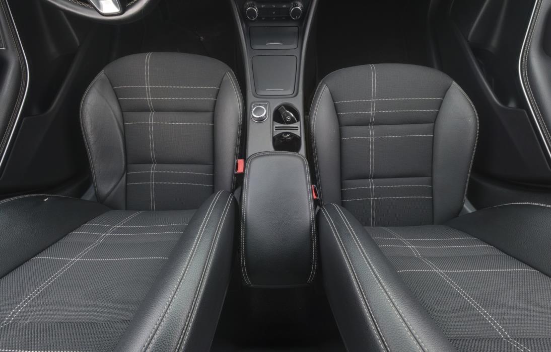 MERCEDES-BENZ GLA 2015