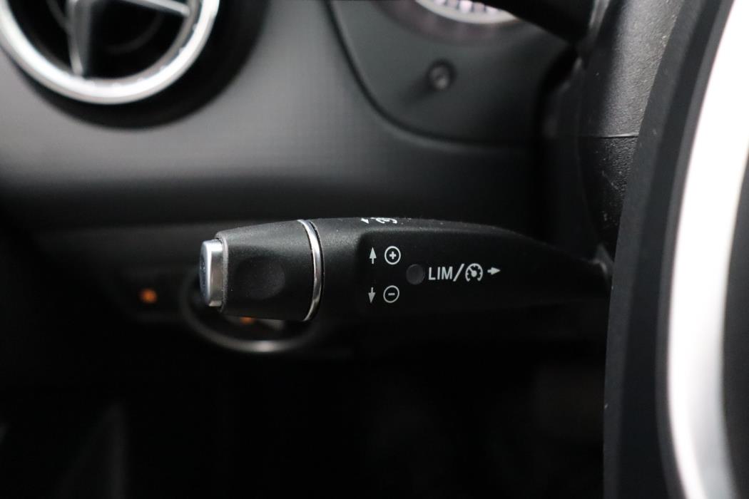 MERCEDES-BENZ A 2013