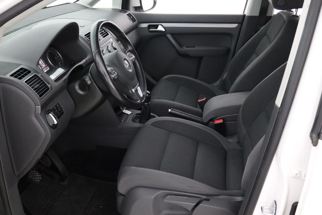 VOLKSWAGEN Touran 2013
