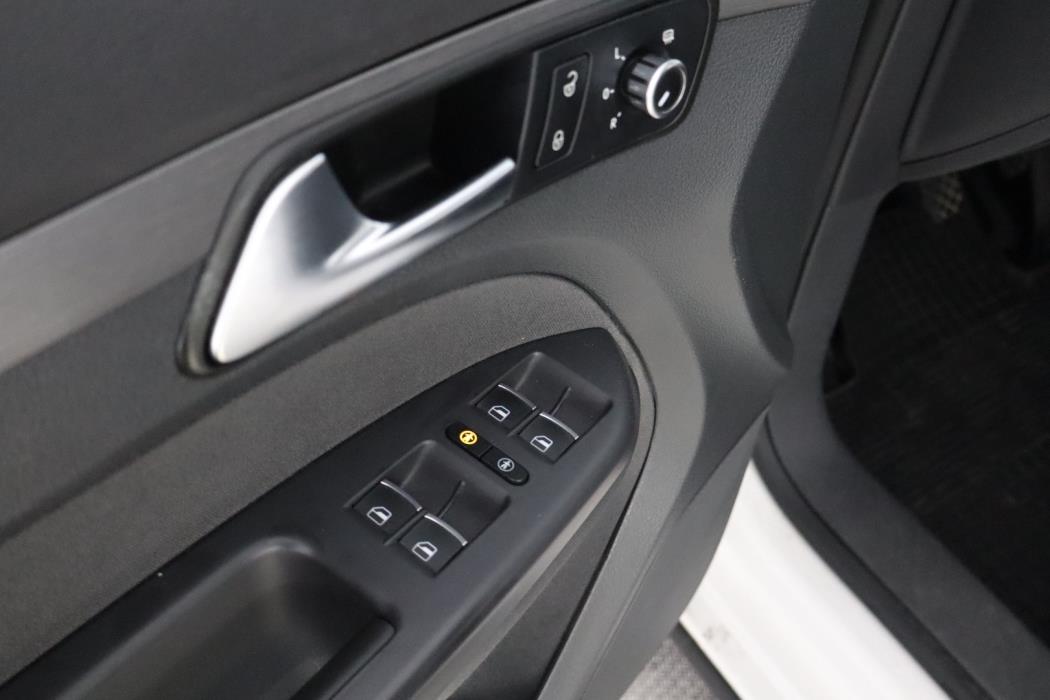 VOLKSWAGEN Touran 2013
