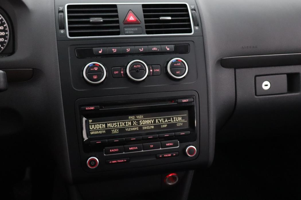 VOLKSWAGEN Touran 2013