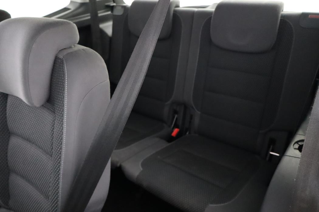 VOLKSWAGEN Touran 2013
