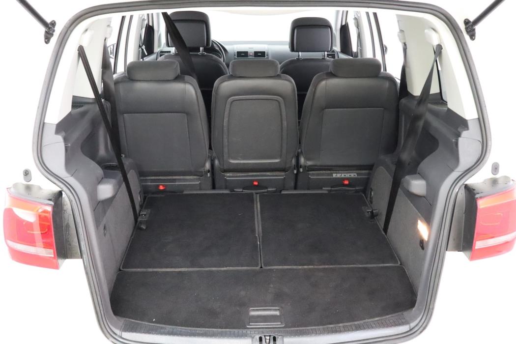VOLKSWAGEN Touran 2013