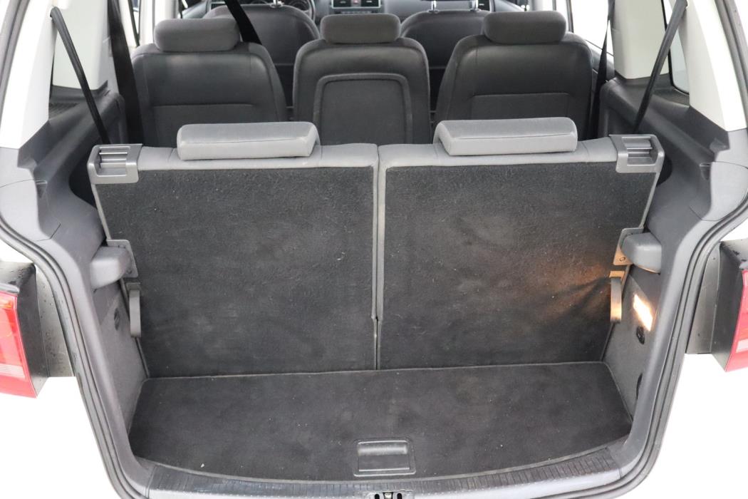 VOLKSWAGEN Touran 2013