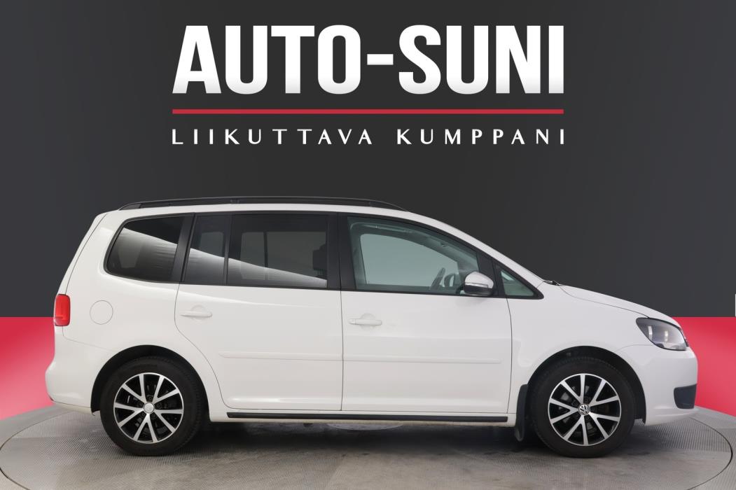 VOLKSWAGEN Touran 2013